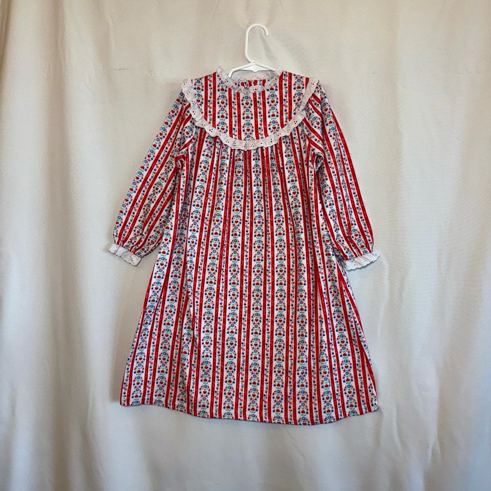 Lanz of Salzburg Nightgown. Kids size 4/5.